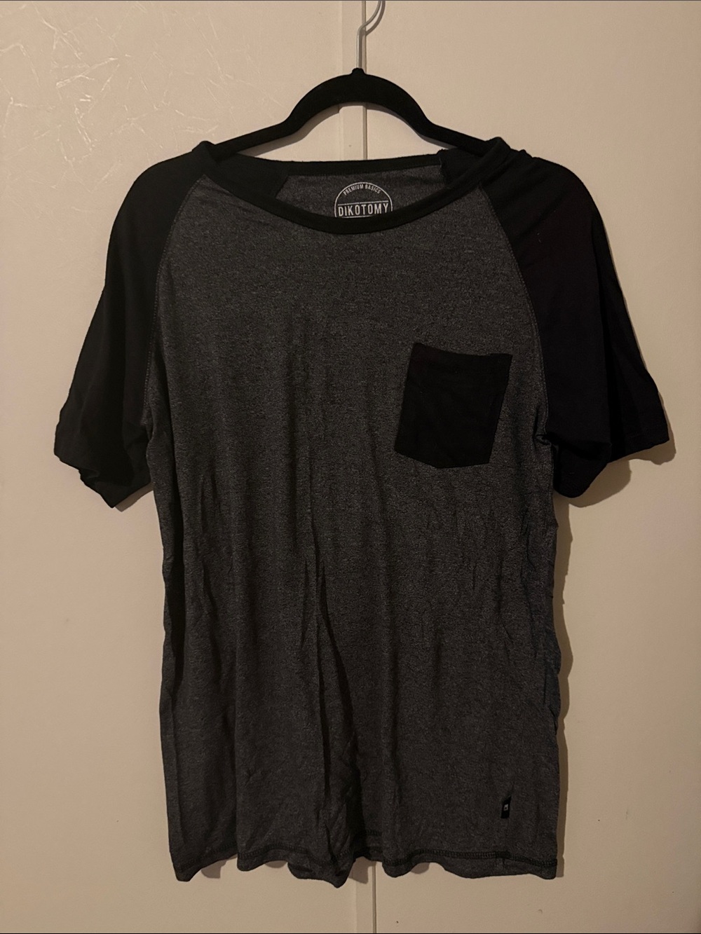 Men’s Short-Sleeve Raglan Pocket Tee - Gray/Black